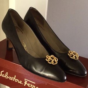 STUNNING VINTAGE SALVATORE FERRAGAMO SHOES